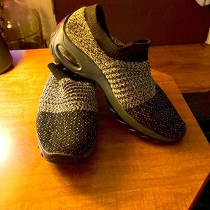 Women’s walking shoes